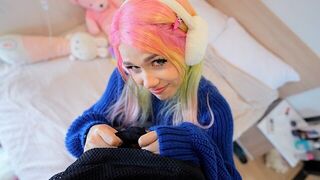 Fucking a young girlfriend in a dorm with a condom - porn video