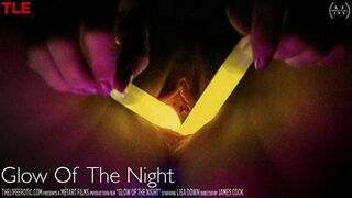 Kinky blonde beauty fucks her pussy and ass with glowsticks - porn video